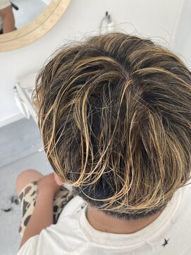 イリス(ilys) ブロンドハイライト