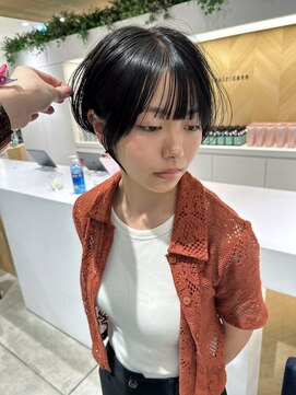 ステアケース 武蔵小杉店(stair:case) 大人かわいい黒髪丸みショートボブ耳かけ