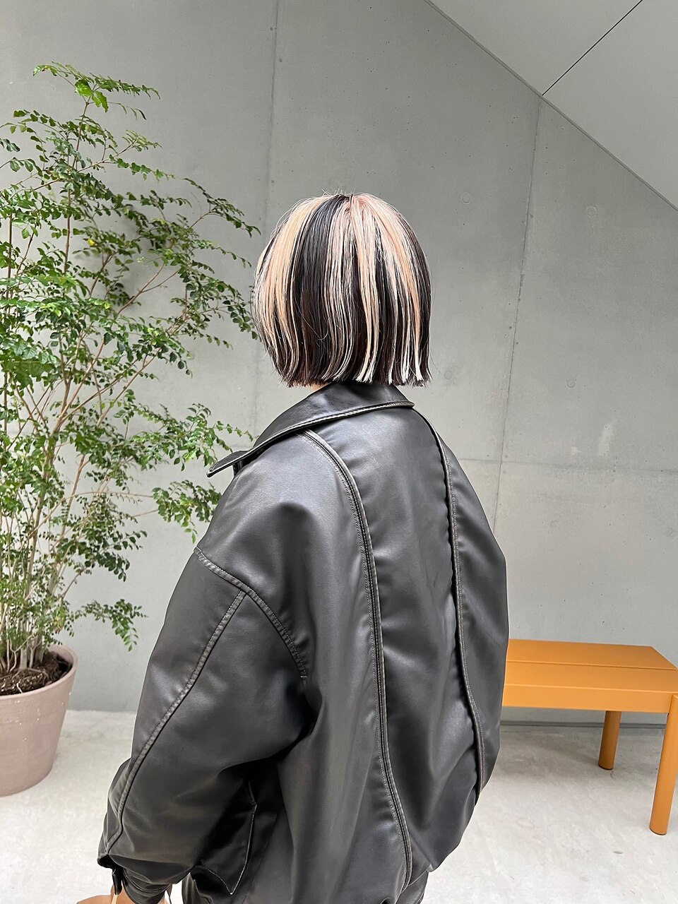 顔周りレイヤーボブ×ブロックカラー：L200942521｜ゾーイ(ZOEY)のヘア