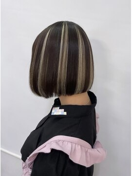 ヘアー アレス(hair ales) ●ハイライト ミニマルボブ