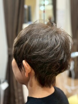 50代60代大人キレイ美シルエットウェーブショート白髪ぼかし