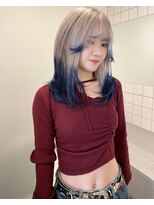 チーカ(chica)&nbsp;ホワイトベージュ × ネイビーブルー／レイヤーデザインカラー