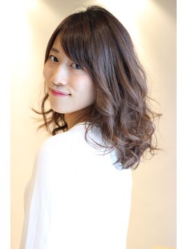 イーチ(EACH) 【オトナ女子力高め】柔らかい質感のセミディ♪