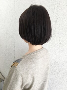 ヴィッカエコル (vicca 'ekolu) 《'ekolu 横山》ガーリーショートボブ