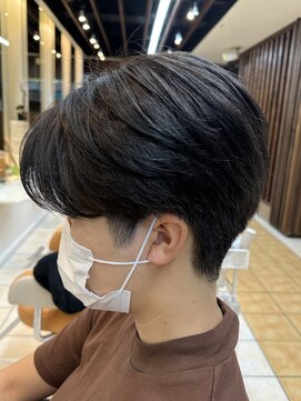 クオリス 上板橋店(QUALIS) 10、20代おすすめ刈り上げ女子ハンサムショートブルーブラック
