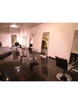 《日常にTRENDを★》いつものお仕事終わりにも通えるのが嬉しい◎街のウィンドウに映る自分に大満足♪