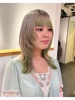 カフ(CAF) CAF FUKO ホワイトシルバー/裾カラー/ウルフカット/大阪/心斎橋