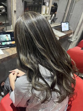 アリイ(ali'i) 【ali'i】ハイライトで垢抜けヘア