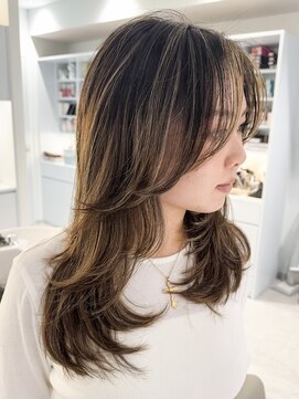 ノラ ウメダ(NORA UMEDA) レイヤーカット地毛ハイライト西海岸海外風カーテンバング