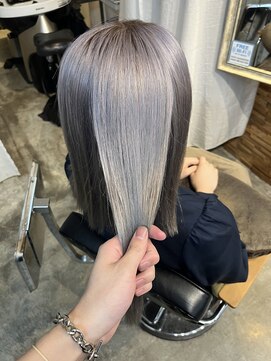 スイート ヘアデザイン(Suite HAIR DESIGN) シルバーグレー 透明感ハイトーン