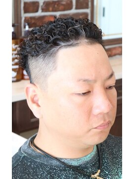 アクセプトザワールドバーバー(Accept the world barber) 極道パーマ×フェード