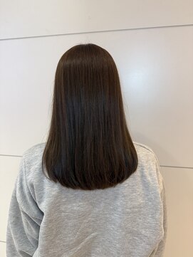 ヘアメイクアン(Hair Make Une) 透け感カラー　リーフパール　重めレイヤー
