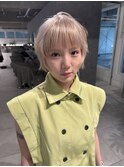 ブロンドベージュ/ブリーチ/カット/複雑履歴/ホワイトベージュ