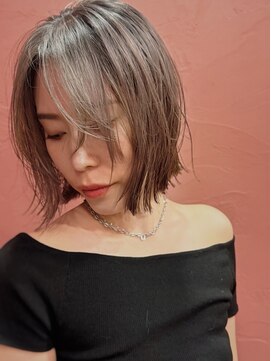 チヴォリ(CIVOLI) 切りっぱなしレイヤーボブ×アッシュグレージュ