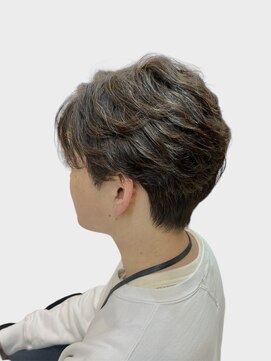 クオリス 上板橋店(QUALIS) 社会人◎フェザーパーマ×センターパートで大人色気