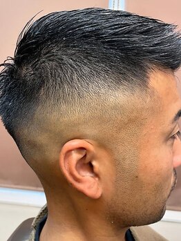 カットハウス ビー ナチュラル(cuthouse BE NATURAL)の写真/伝統技術×最新トレンドで「デキる男」のメンテナンス。プロのシェービングで肌をワントーン明るく清潔に。