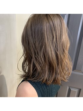 カールム(carlm) 【ｃａｒｌｍ/上川美幸】グレージュ×ロブ