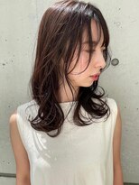 アトリエ フェム(atelier.fem) ツヤ×透け感アッシュブラウン×ミディウェーブ