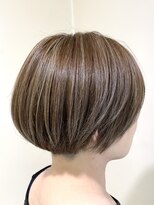 アズール 草加(azule)&nbsp;ナチュラルハイライト　白髪ぼかし　ショート