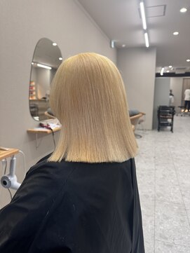 シカ 神戸三宮元町店(Cica) 抜きっぱなし 金 ブロンド ハイトーン 三宮 ブリーチ