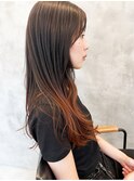 レイヤーで軽さと動きのあるロングヘア