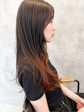 アンレーブ ヘア メイク レイヤーで軽さと動きのあるロングヘア