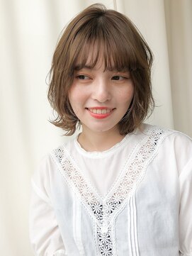 ルティア 池袋(Lutia) アッシュベージュ カジュアル外ハネスタイル