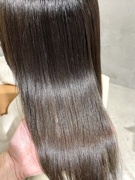 アンビエンテ(ambiente) ツヤ髪スタイル　アッシュカラー【坂根】