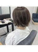 ベージュ