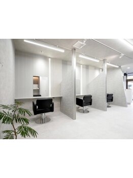 《半個室が魅力◇》お客様からのご紹介がきっかけで、ご新規様に来て頂けることも多いサロンです◎