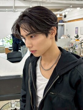 ポーチバイハニー オモテサンドウ(PORCH by HONEY omotesando) センターパートブルーブラックフェザーパーマスペインカール1