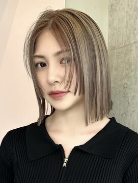 ソル ジングウマエ(SOL JINGUMAE) 切りっぱなしミディアム顔周りレイヤーペールピンクベージュ30代