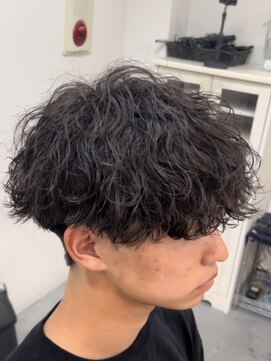 バース バイ ハピネス(BIRTH by happiness) 韓国へアカルマパーマワックスなしセンターパート黒髪ウルフ