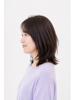ベルス(bellus)&nbsp;斜めバング×ナチュラル外ハネミディアム　20代　30代　40代