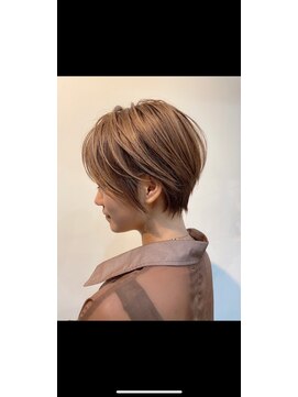 アニータバイガネイシャ(Aujua anita by ganesha) 束感ショートスタイル#髪質改善#長浜#ブリーチ#ダブルカラー