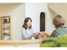 【2か月以内の次回予約で10％オフ】お得に美髪をキープ！