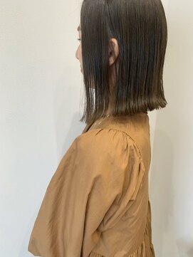 バス(BATH) 切りっぱなしボブ／ミディアム／オリーブ