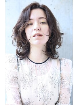 セレイン(serein) 小顔・顔周りレイヤー ハネ感フェミニンミディ