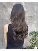 暗めグレージュの透明感ツヤ髪カラー