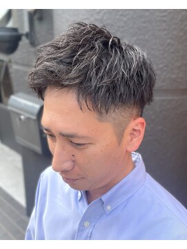 フリーク バーバーショップ 都島店(FREAK BARBER SHOP) 黒髪ナチュラルピンパーマツーブロックショートアップバング