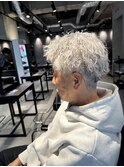強めツイストスパイラルパーマ×スパイキーショート