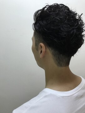 パティオンツー(PATIONN2) くせを生かしたナチュラルウェーブ刈り上げツーブロックスタイル