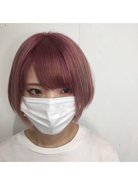 アップシーデイジー(upsy daisy) ピンクベージュ×ショートボブ