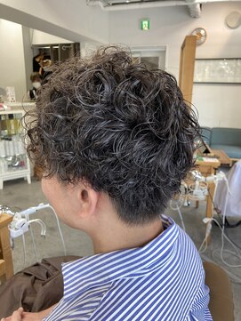 フツーロ 栄(FUTURO) メンズパーマ