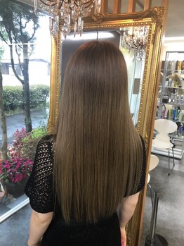 美容業界最高峰のツヤと手触りが手に入る《メテオストレート》が大人気！カラーと同時施術も可能◎