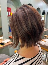 白髪染めだけじゃなく！！白髪をヘアデザインに！！