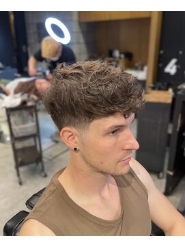 フランクスバーバー アンド ビアークラブ(FRANK'S BARBER and BEER CLUB) スキンテーパーフェードショートスタイルＦ