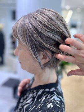 ステア ケース(stair case) 顔色似合わせグレージュ　脱白髪染め 白髪活かし