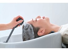 サロンドボーテ チェリーの雰囲気(大小の泡で髪と頭皮の汚れ・余分な皮脂をしっかり取り除きます)