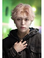 ユーフォリア 渋谷グランデ(Euphoria SHIBUYA GRANDE)&nbsp;センターパート　ホワイトベージュ　ブリーチカラーメンズk